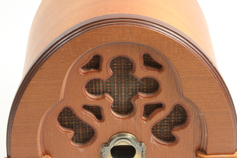 Vintage Replica 1932 Cathedral Style Radio