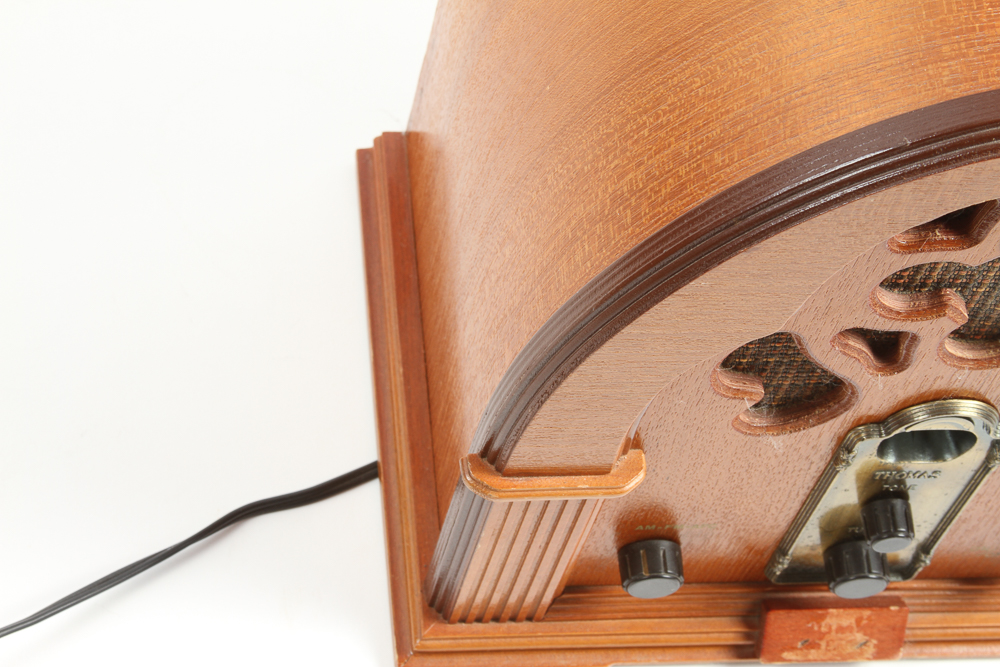 Vintage Replica 1932 Cathedral Style Radio