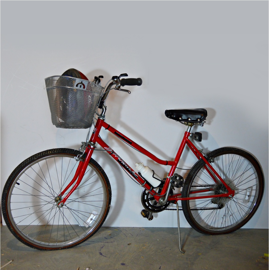 Huffy "Savannah" Comfort Touring Bicycle with Giro Helmet