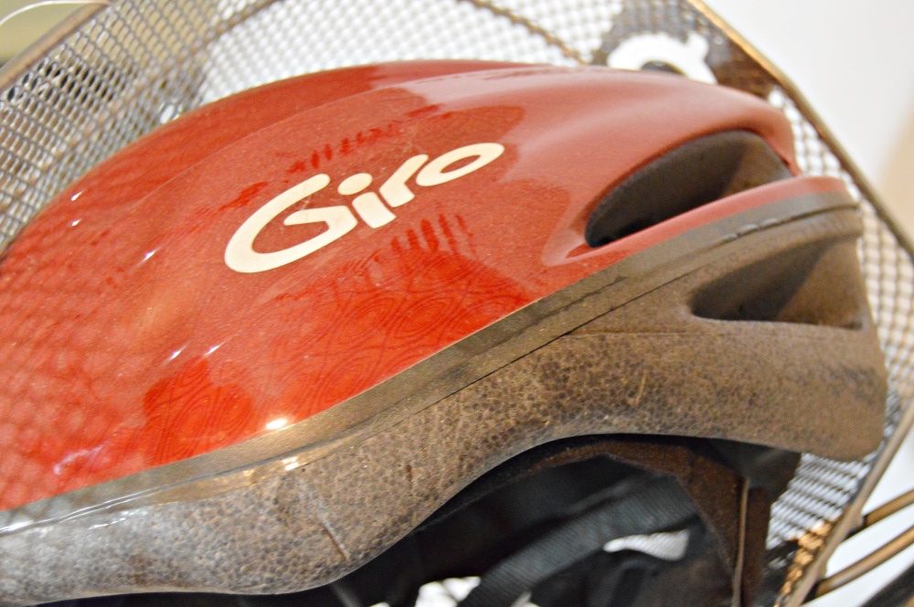 Huffy "Savannah" Comfort Touring Bicycle with Giro Helmet