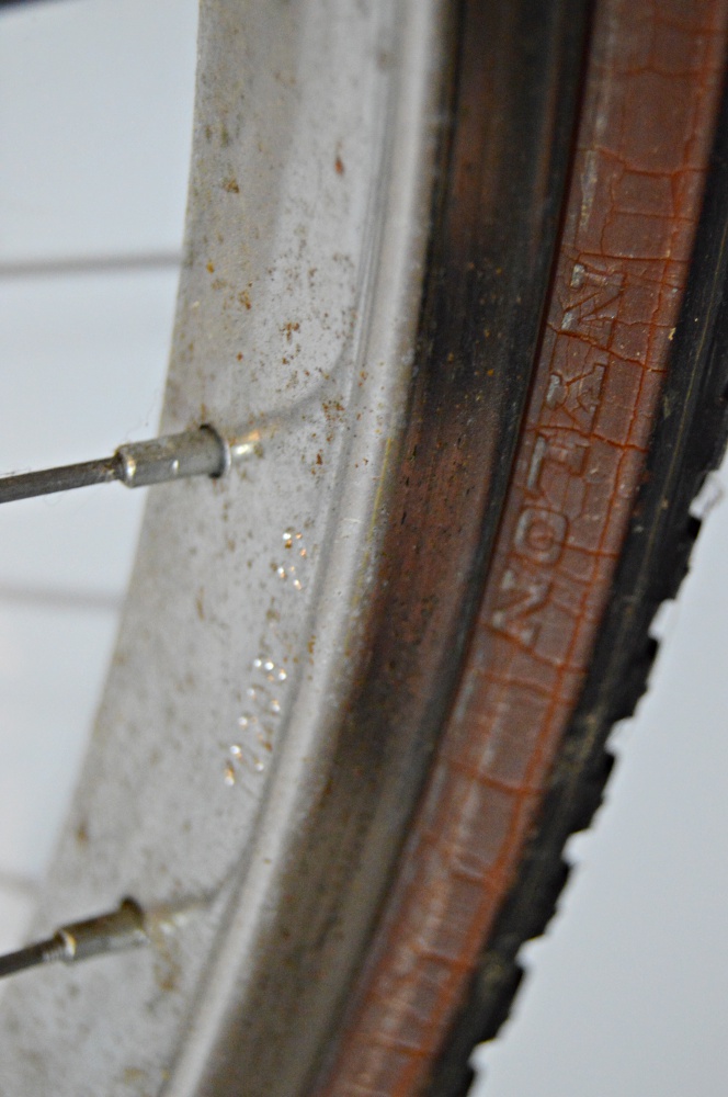 Huffy "Savannah" Comfort Touring Bicycle with Giro Helmet