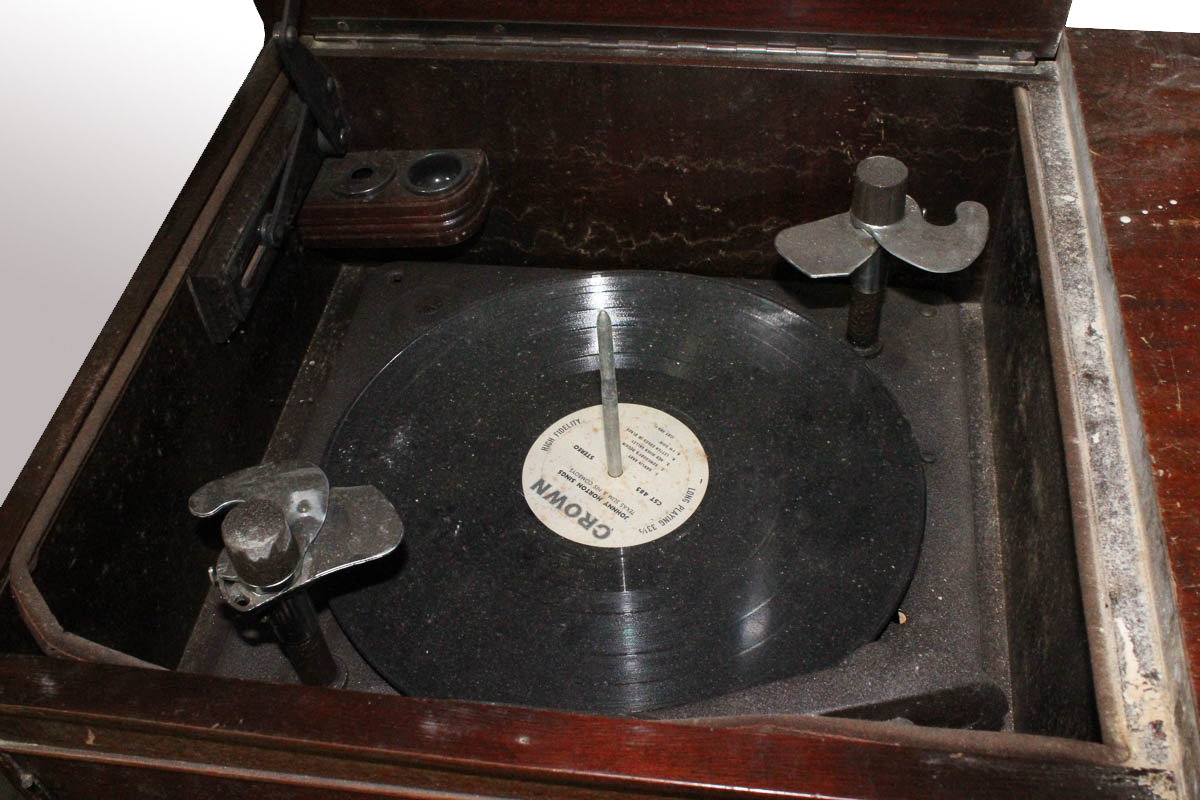 Vintage Zenith Radio and Turntable Cabinet
