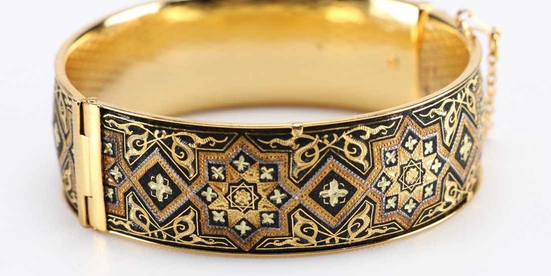 Vintage Gold Tone Damascene Bangle Bracelet