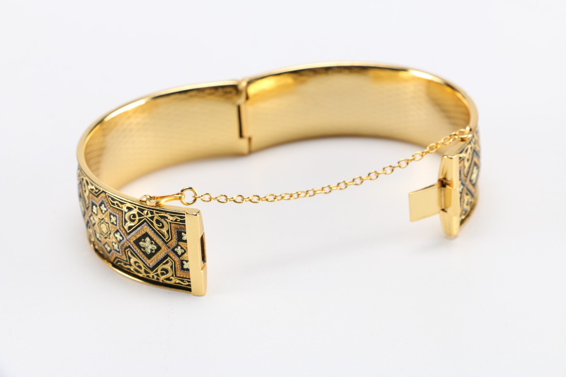 Vintage Gold Tone Damascene Bangle Bracelet