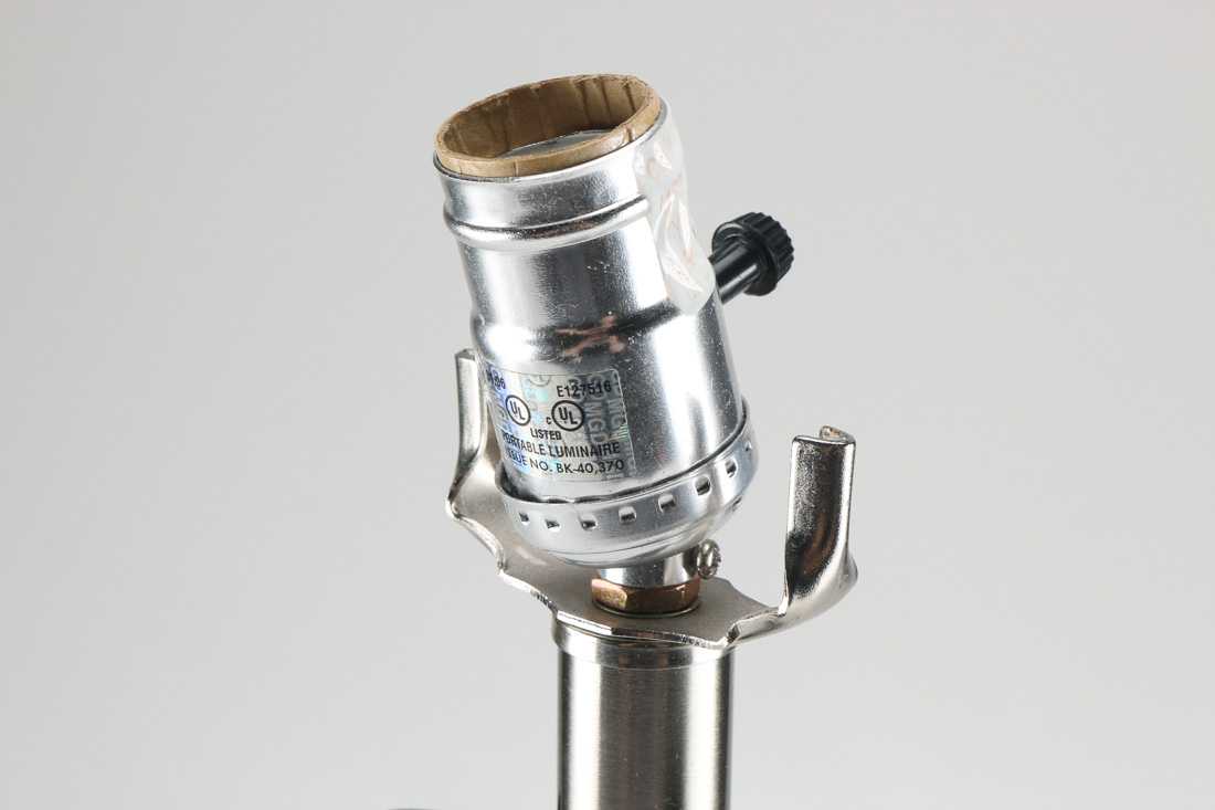 Modern Style Metal Lamp with Black Body