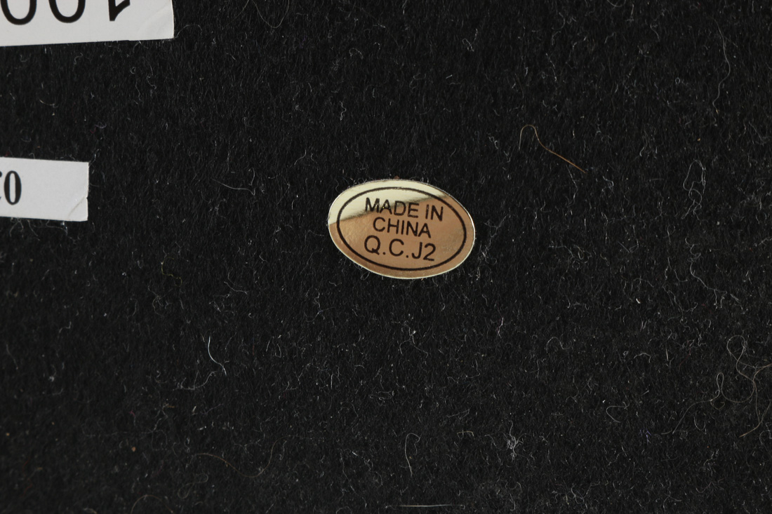 Modern Style Metal Lamp with Black Body