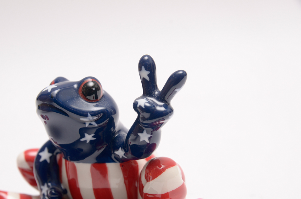 "Proud to Be An American Frog" Peace Frogs Figurine