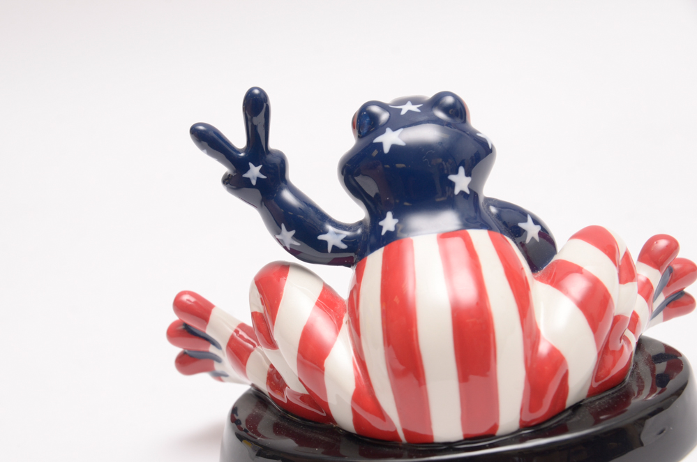 "Proud to Be An American Frog" Peace Frogs Figurine