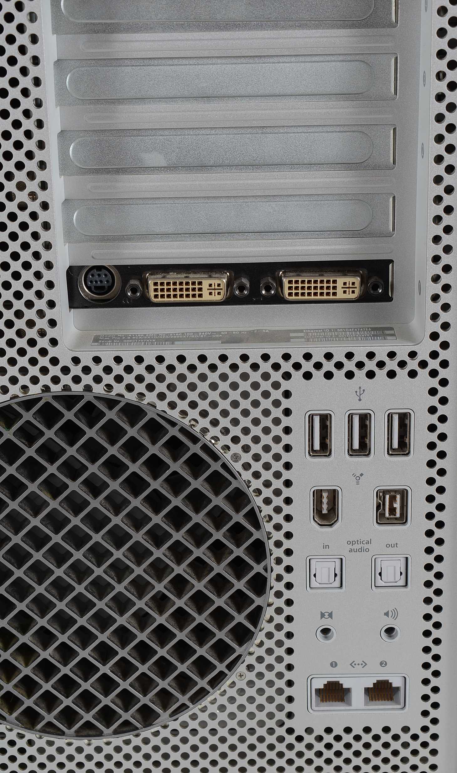 Mac Pro Desktop Tower in Aluminum Tone
