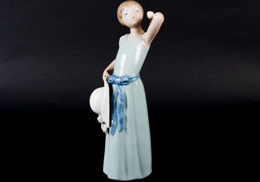 Lladro "Prissy Girl with Straw Hat" Figurine