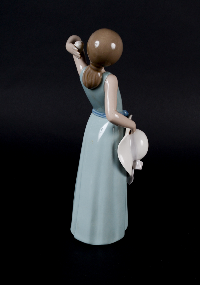 Lladro "Prissy Girl with Straw Hat" Figurine