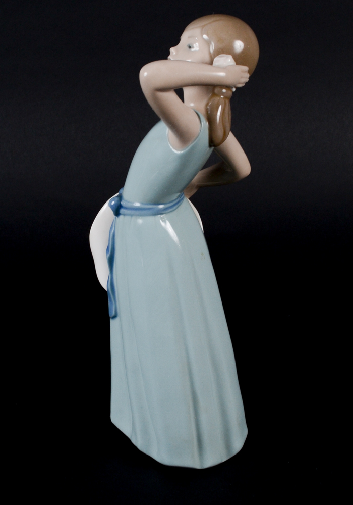 Lladro "Prissy Girl with Straw Hat" Figurine