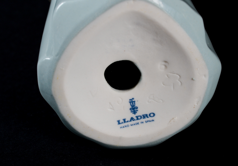 Lladro "Prissy Girl with Straw Hat" Figurine