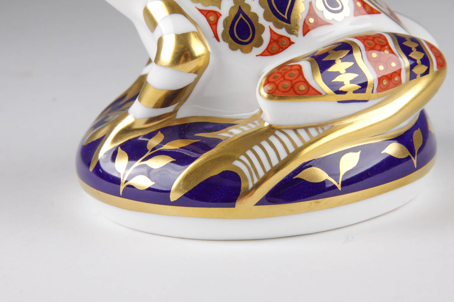 Royal Crown Derby "Imari" Frog Paperweight