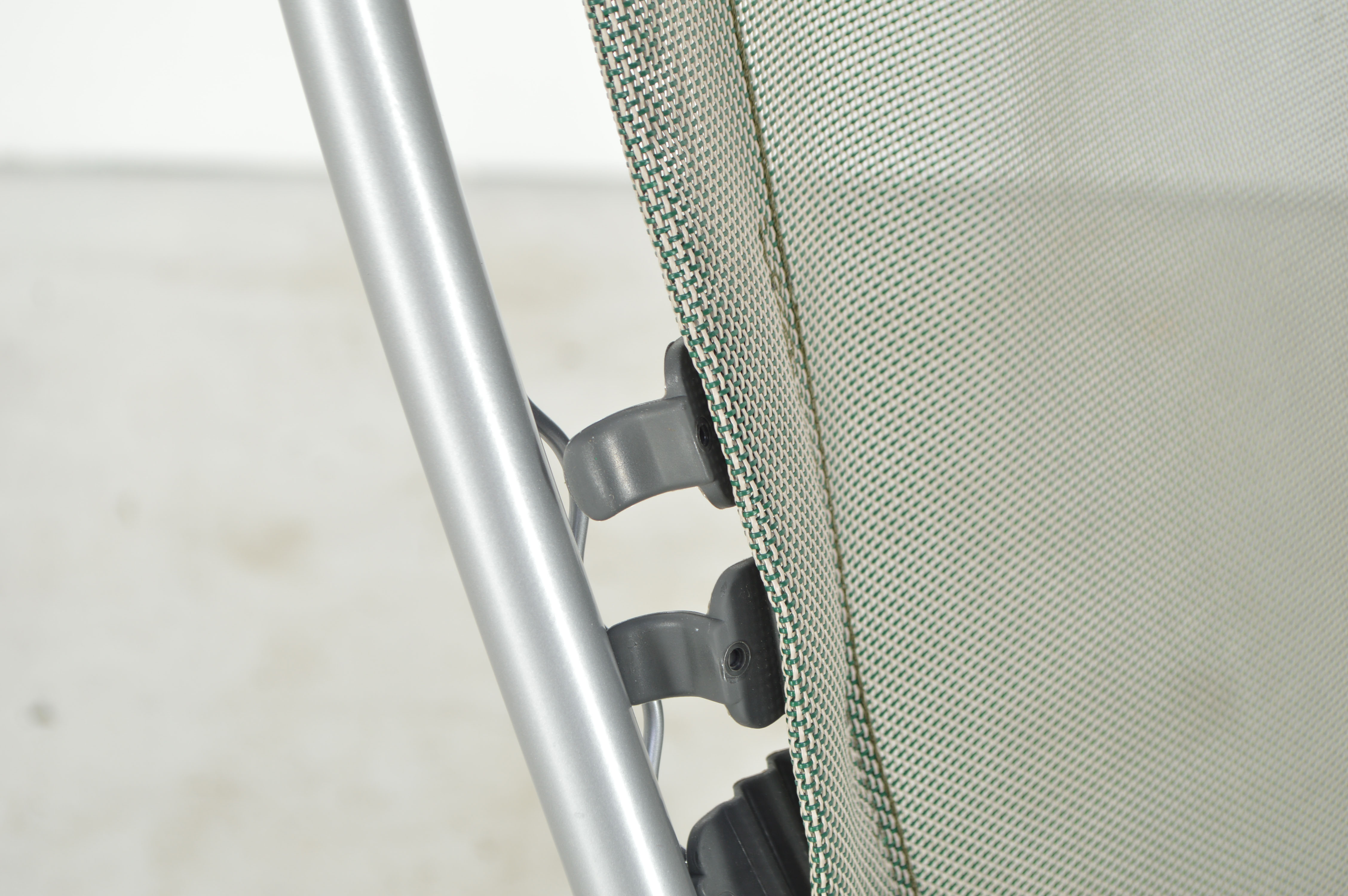 Lafuma Futura XL Zero Gravity Recliner - Grey Steel Frame with Iso Batyline® Fabric