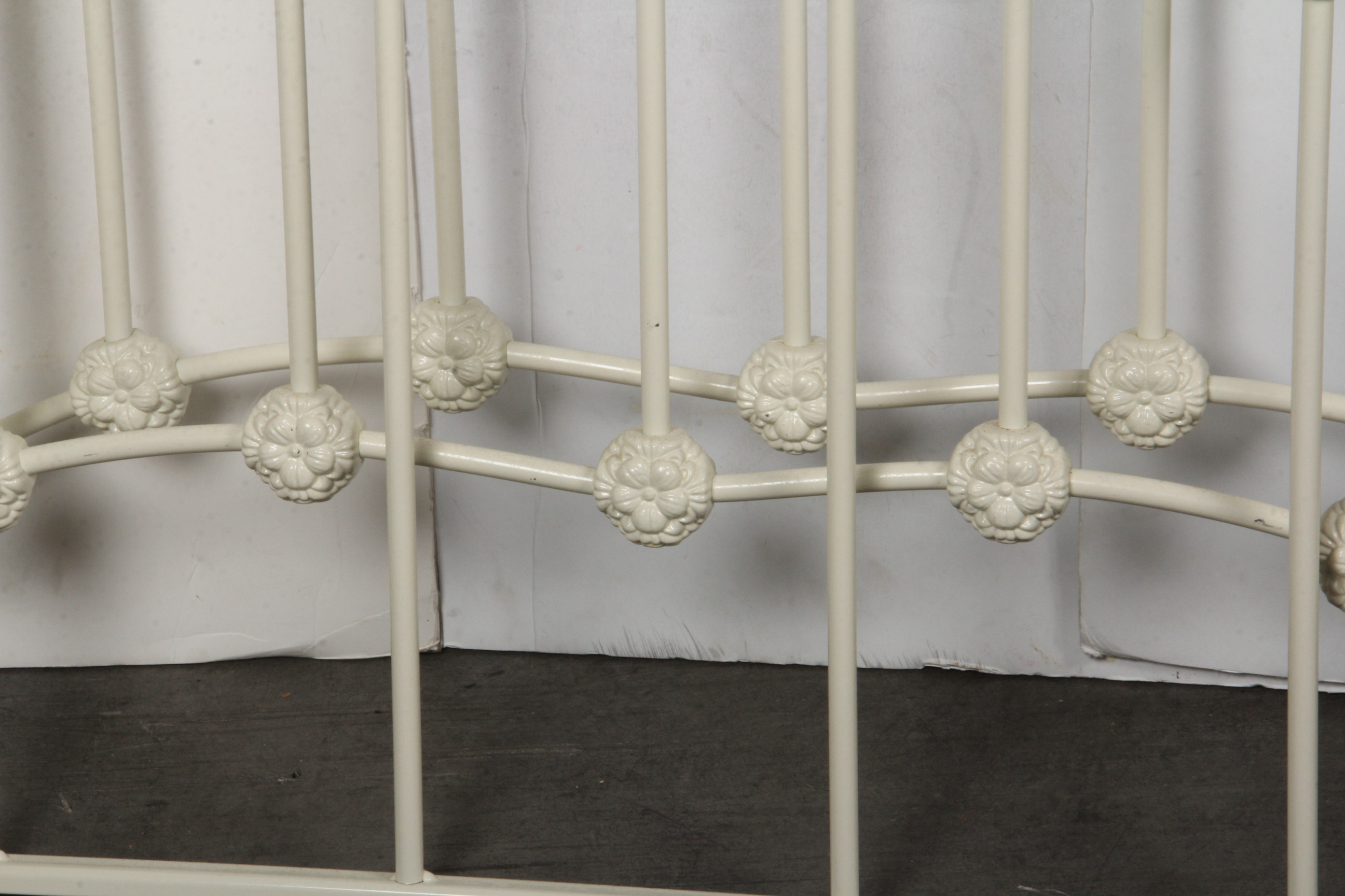 Twin Size Iron Daybed Frame