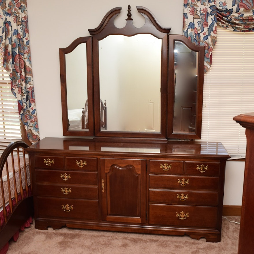 Mahogany Thomasville Dresser with Folding Mirror