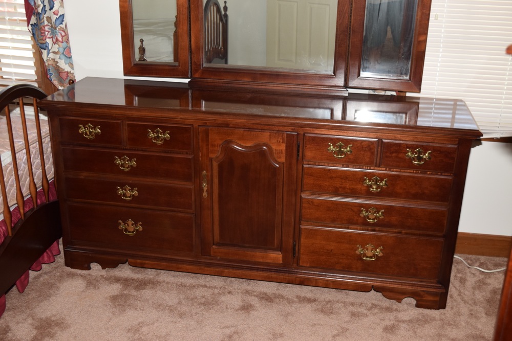 Mahogany Thomasville Dresser with Folding Mirror