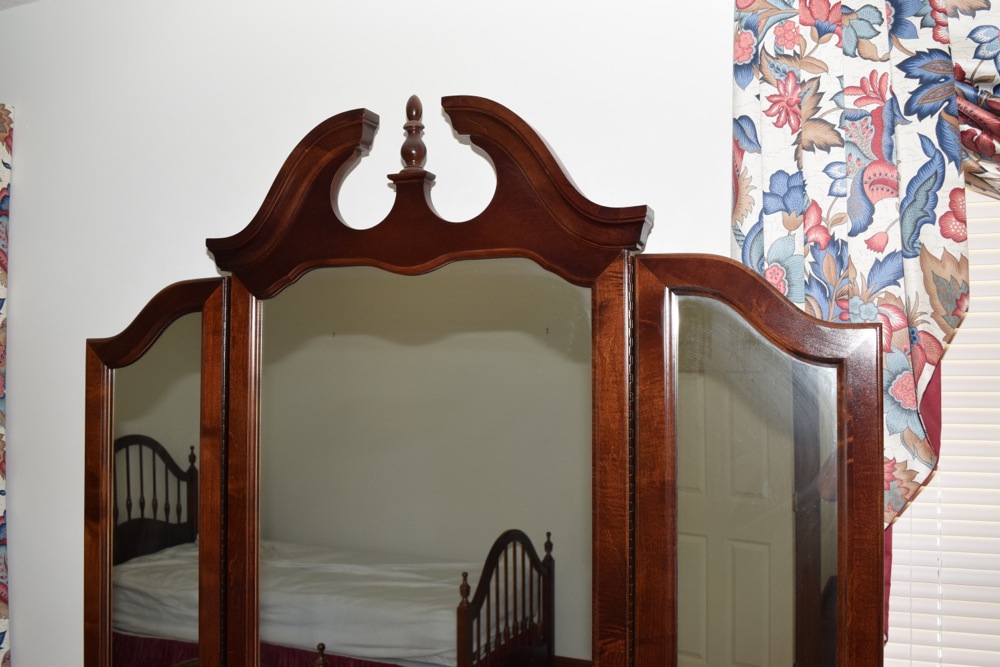 Mahogany Thomasville Dresser with Folding Mirror