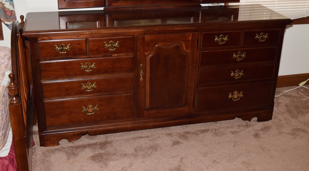 Mahogany Thomasville Dresser with Folding Mirror