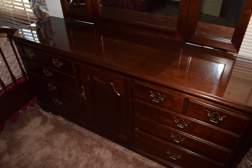 Mahogany Thomasville Dresser with Folding Mirror