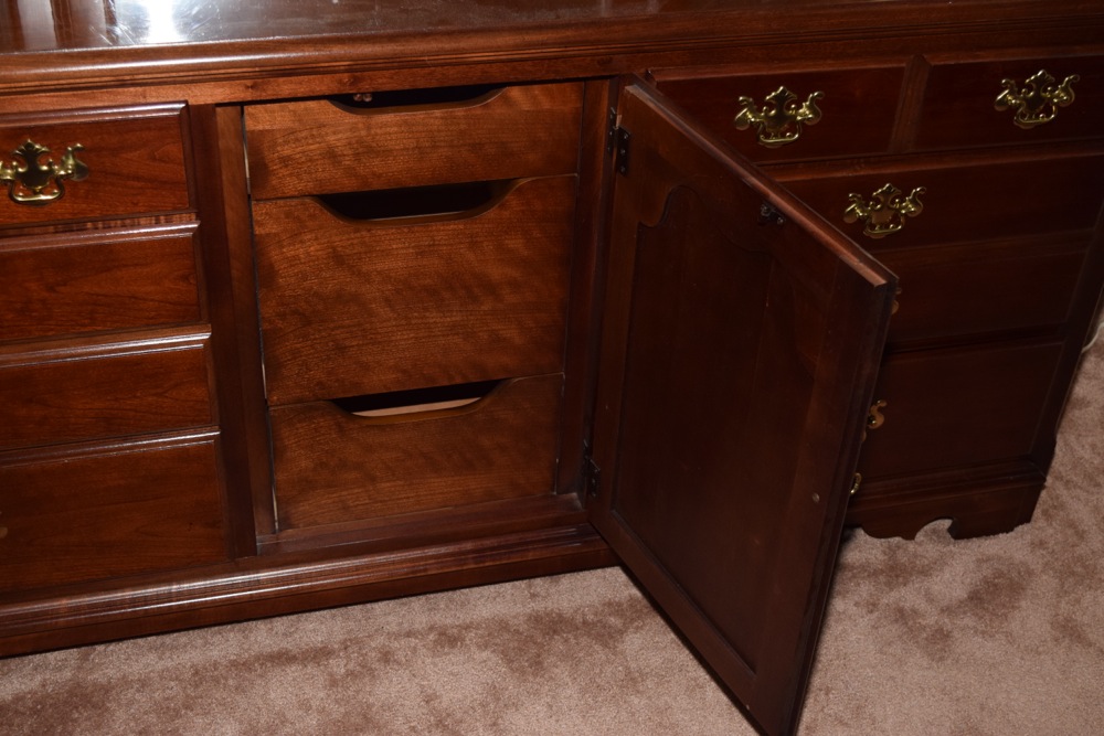 Mahogany Thomasville Dresser with Folding Mirror