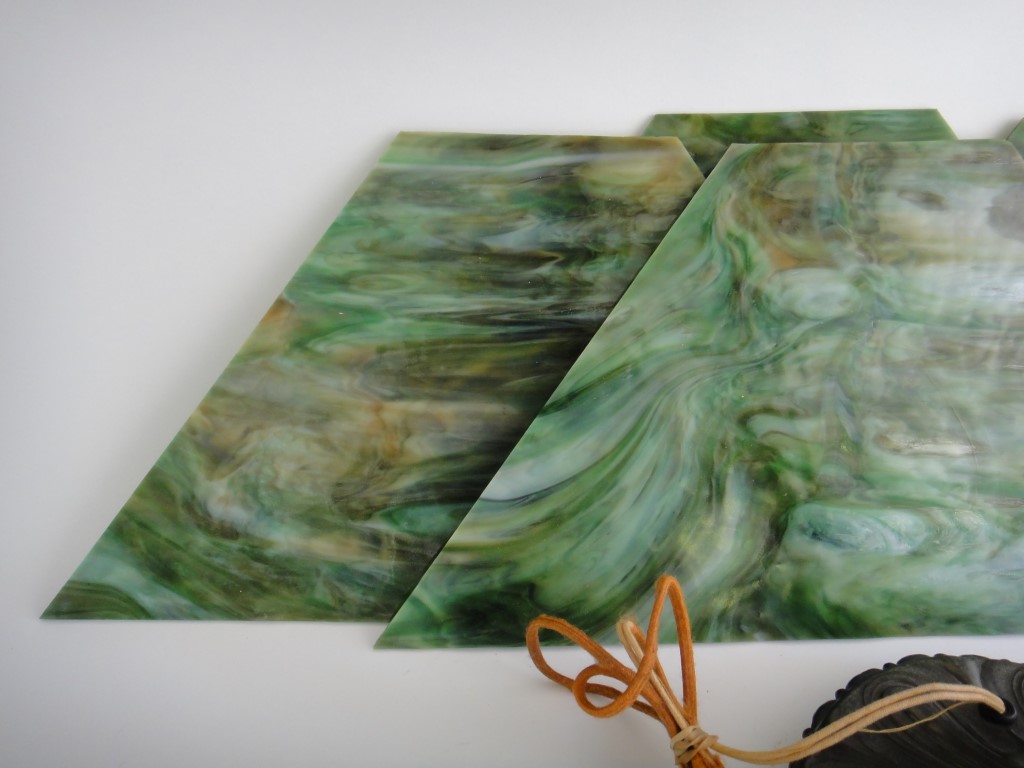 Vintage Tiffany Style Art Nouveau  Slag Glass Lamp