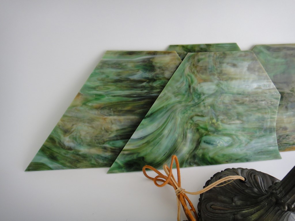 Vintage Tiffany Style Art Nouveau  Slag Glass Lamp