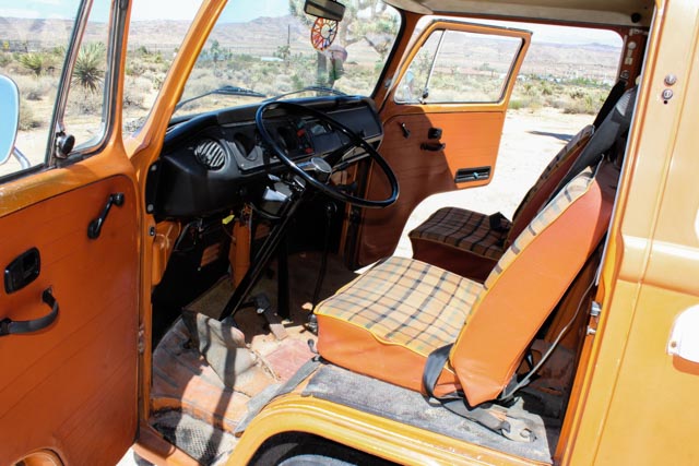 Vintage 1974 Volkswagen Pop-Up Transporter Bus