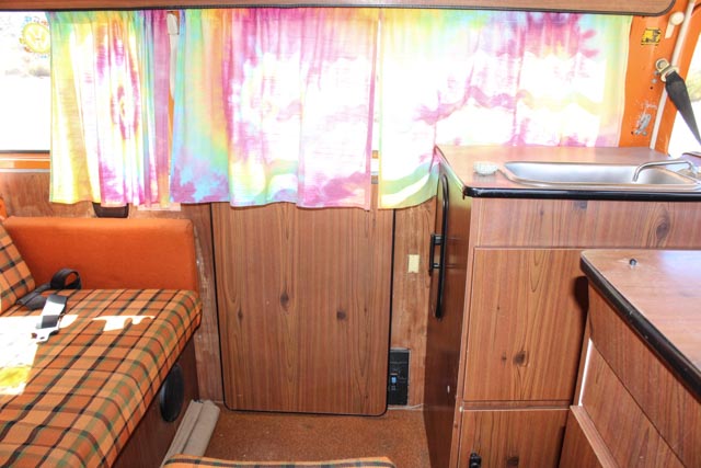 Vintage 1974 Volkswagen Pop-Up Transporter Bus