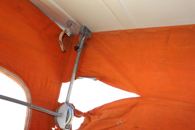 Vintage 1974 Volkswagen Pop-Up Transporter Bus