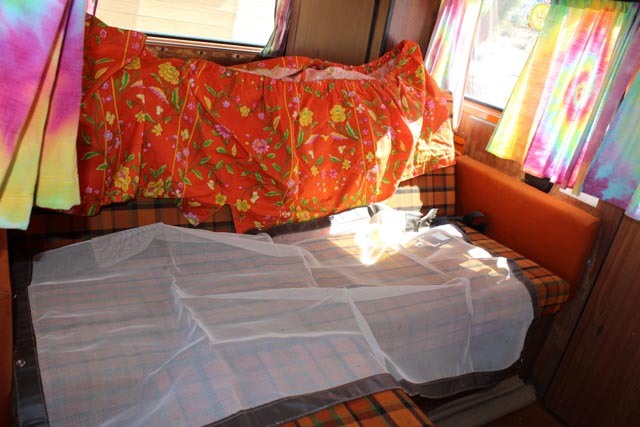 Vintage 1974 Volkswagen Pop-Up Transporter Bus