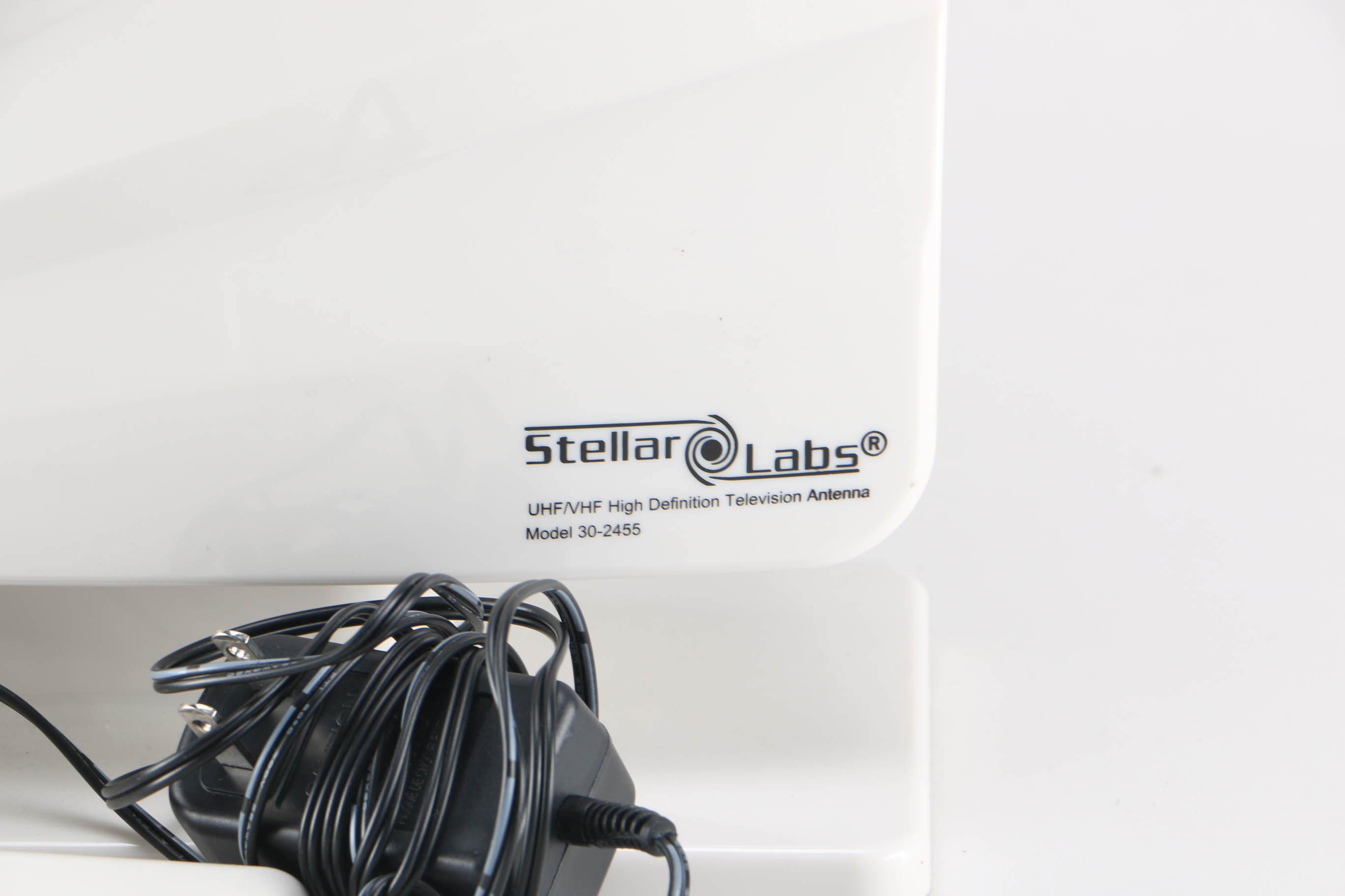 Stellar Labs UHF, VHF, FM, and HDTV Amplified Antenna