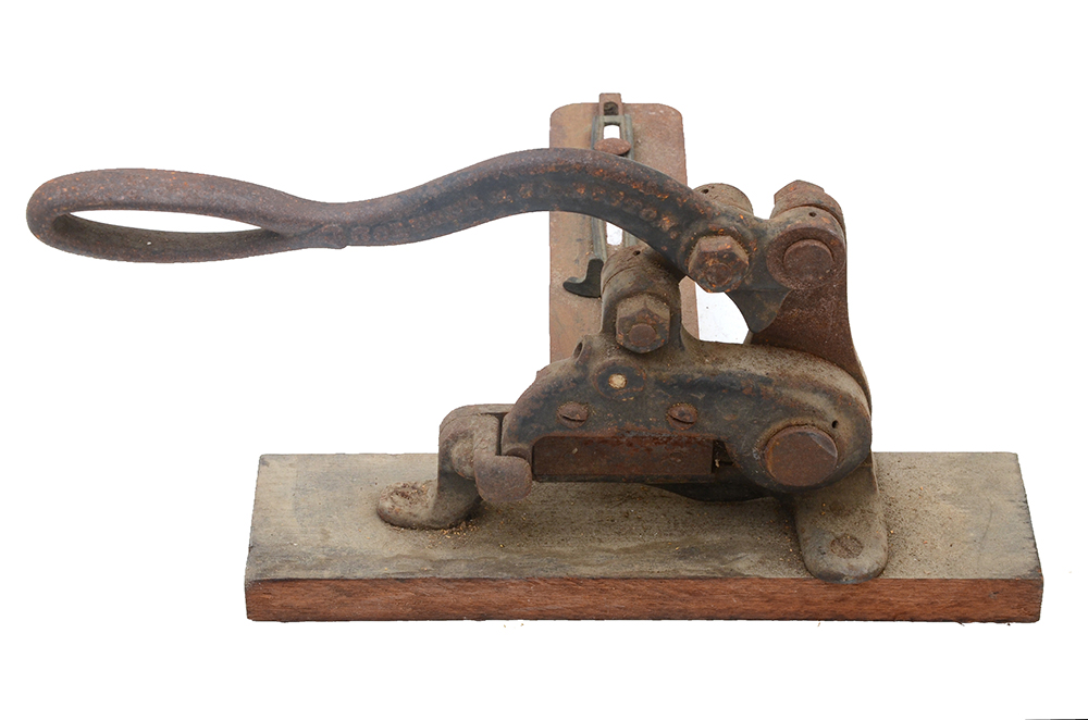 Late 1800s Golding "Pearl" Printing Press and Large Assortment of Metal Type