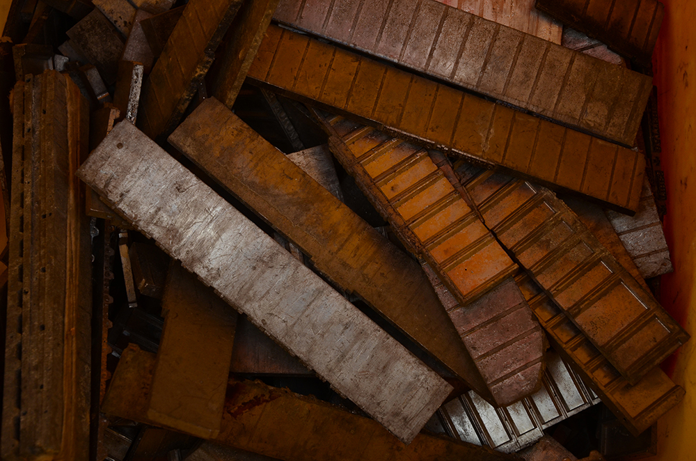 Late 1800s Golding "Pearl" Printing Press and Large Assortment of Metal Type