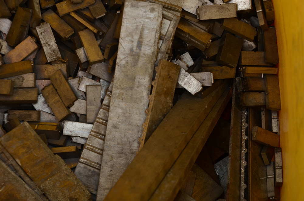 Late 1800s Golding "Pearl" Printing Press and Large Assortment of Metal Type