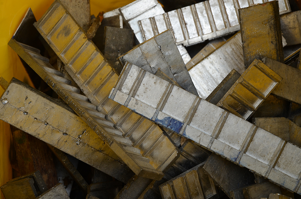 Late 1800s Golding "Pearl" Printing Press and Large Assortment of Metal Type