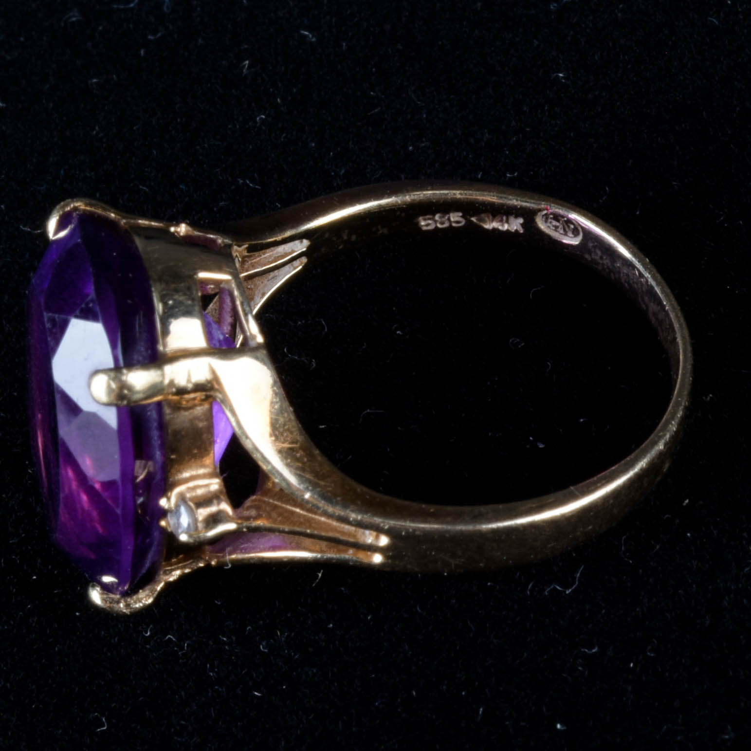 14K Yellow Gold and Amethyst Ring