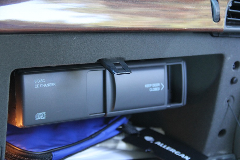 2001 Cadillac Deville 24K Edition Sedan