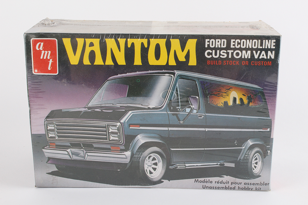 AMT Disco Van and Vantom Ford Custom Vans 1/25 Scale Model Car Kits