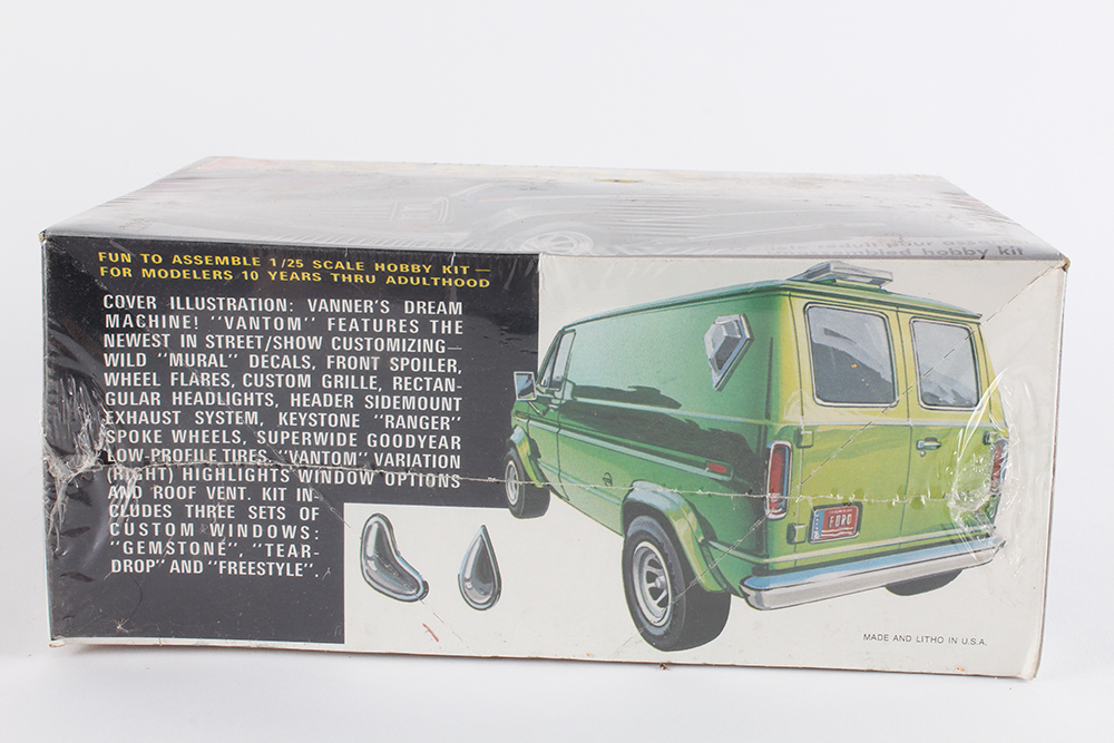 AMT Disco Van and Vantom Ford Custom Vans 1/25 Scale Model Car Kits