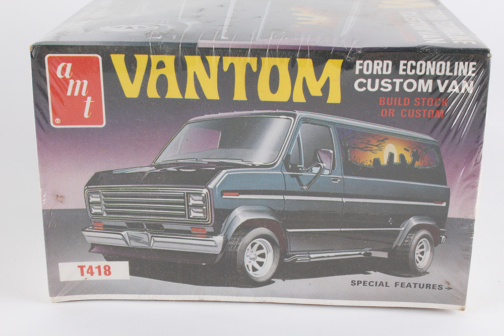 AMT Disco Van and Vantom Ford Custom Vans 1/25 Scale Model Car Kits