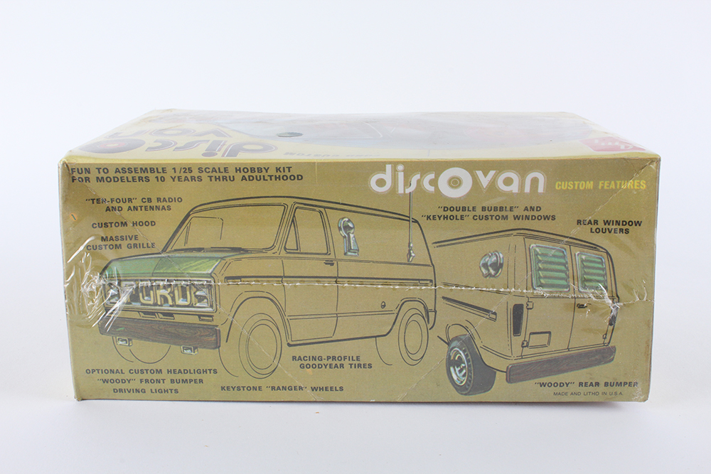 AMT Disco Van and Vantom Ford Custom Vans 1/25 Scale Model Car Kits