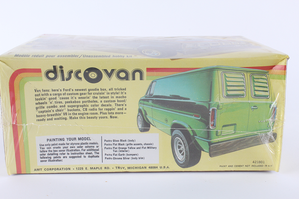 AMT Disco Van and Vantom Ford Custom Vans 1/25 Scale Model Car Kits