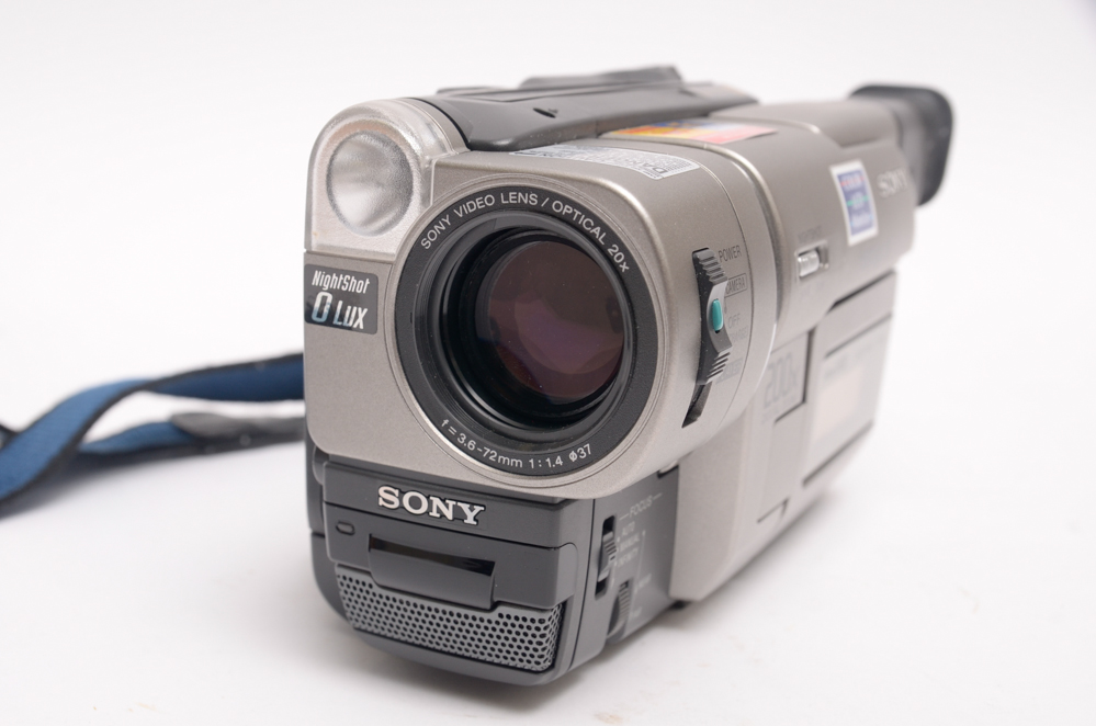 Sony Handycam CCD-TRV37 Camcorder With Night Mode