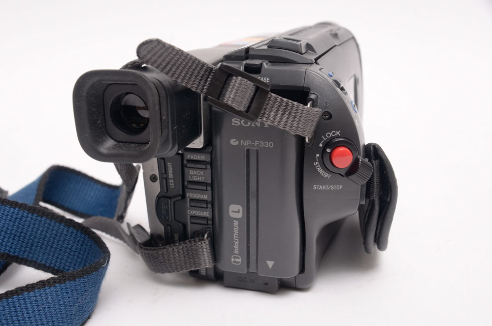 Sony Handycam CCD-TRV37 Camcorder With Night Mode