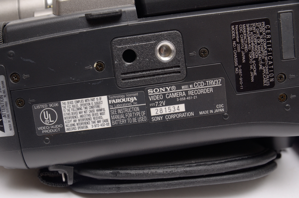 Sony Handycam CCD-TRV37 Camcorder With Night Mode