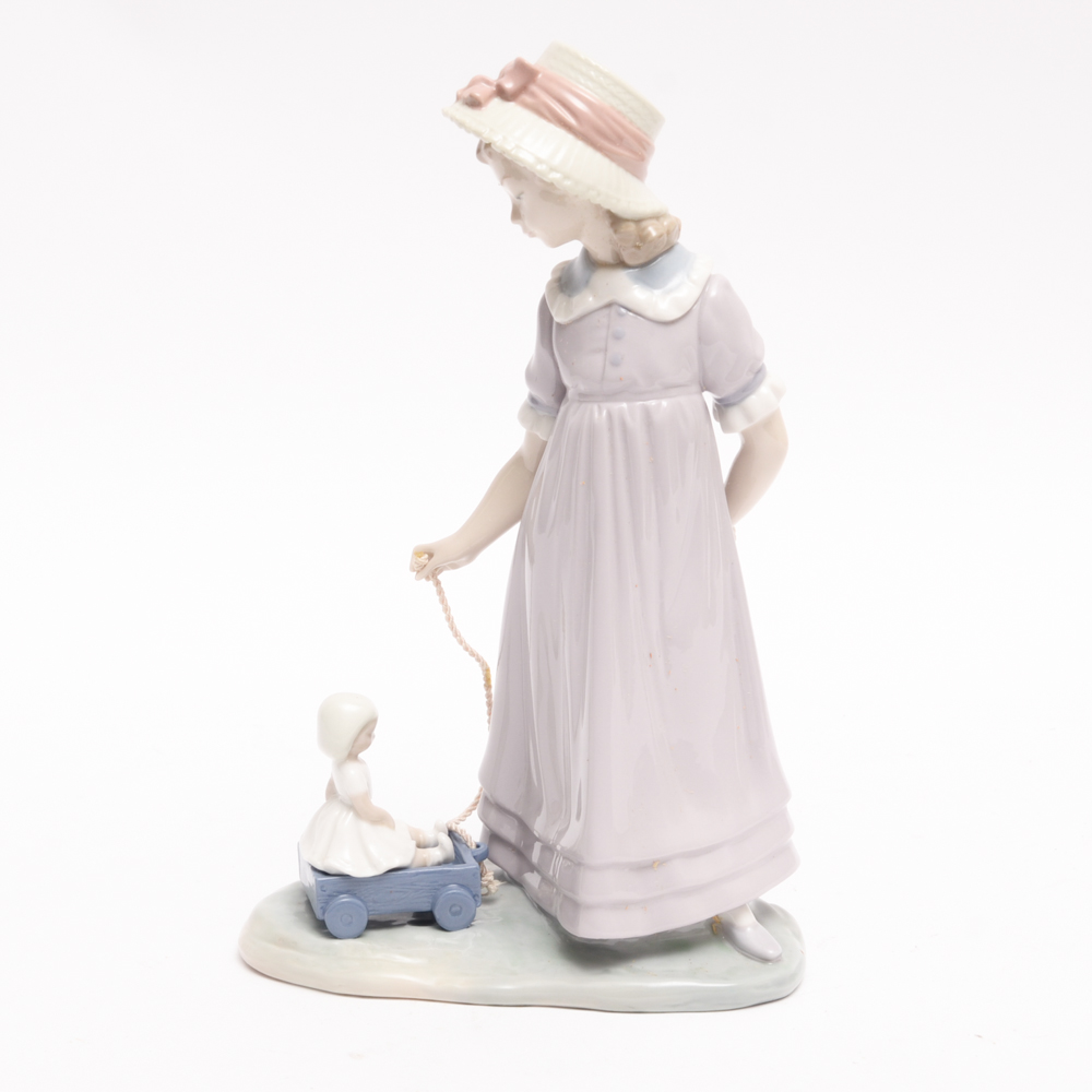 Lladró #5044 "Tirando de la Caretilla" Figurine