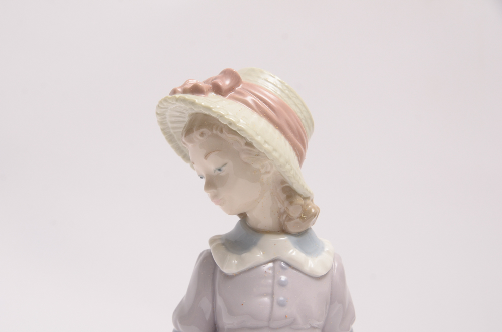 Lladró #5044 "Tirando de la Caretilla" Figurine