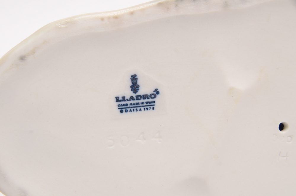 Lladró #5044 "Tirando de la Caretilla" Figurine